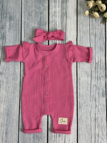 Купить оптом 336-Ф. Комбинезон с повязкой для девочки из муслина, хлопок 100%, размеры 56,62,68, фуксия в Волжском